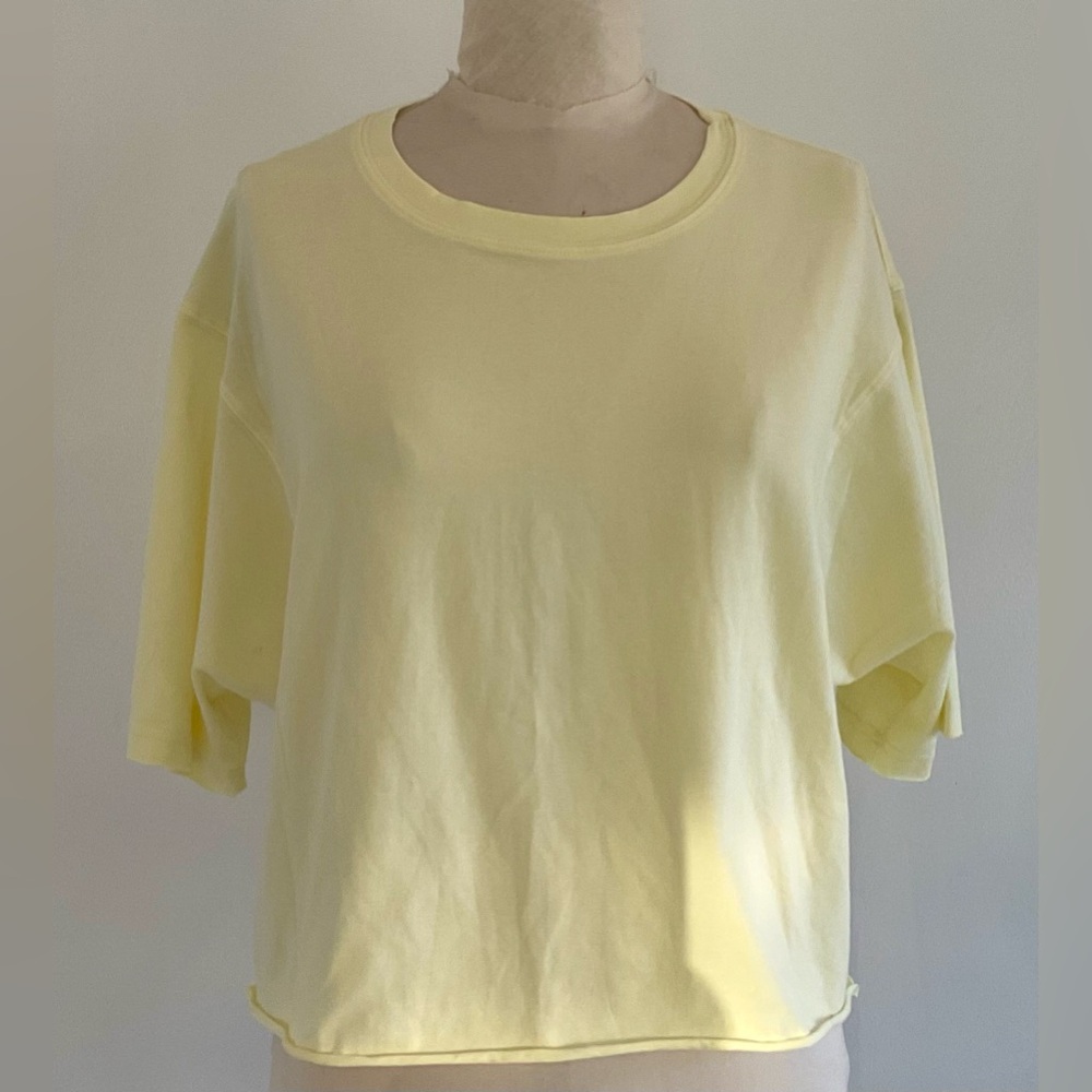 Women's Butter Yellow Cropped Oversized Knit Tee Shirts  Sz.Medium NWOT